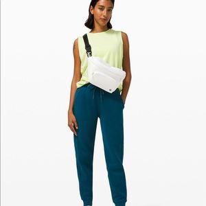 The Rest is Written Belt Bag 3L